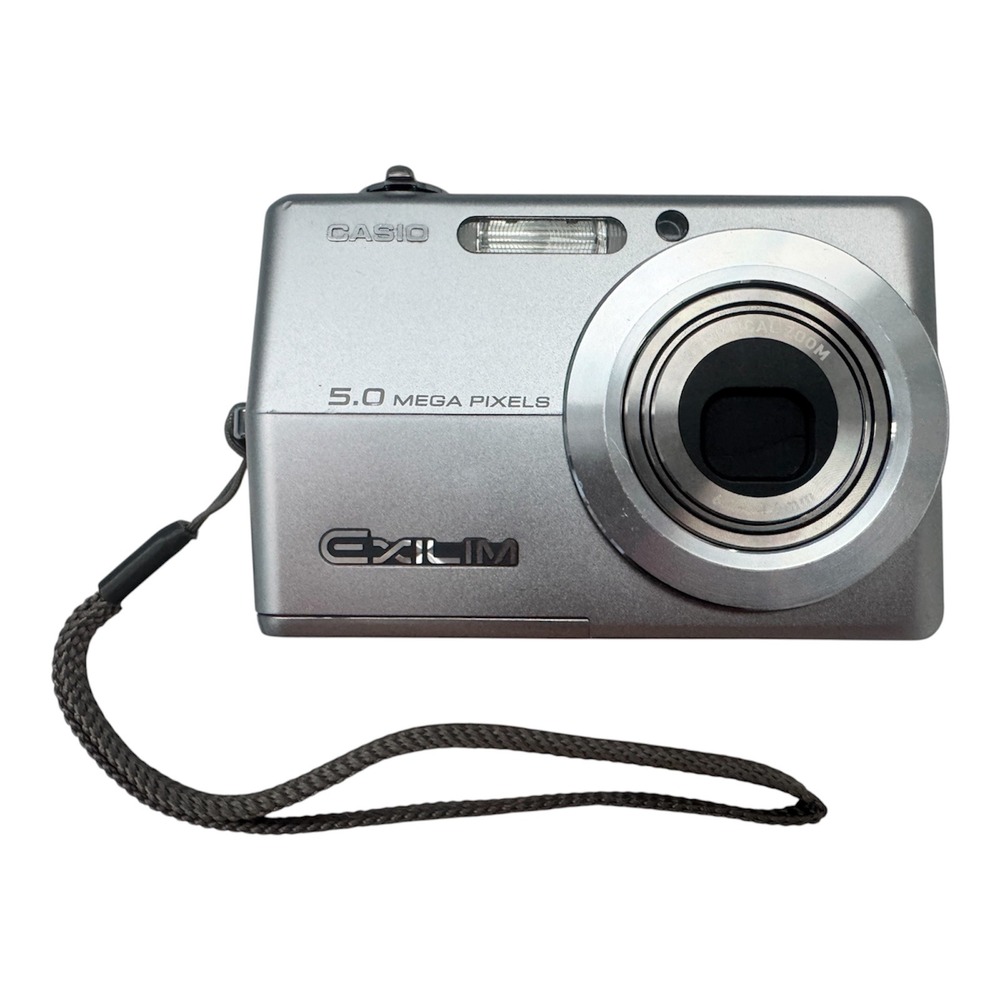 Casio Exilim EX-Z500 5.0MP Digital Camera Silver Bundle with SD Cards
